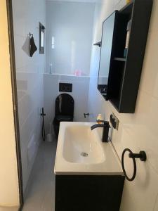 Bilik mandi di Villa Amani