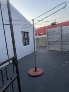 a pole in the middle of a parking lot at Oryx guest house in Oakdale