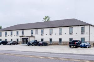 a large white building with cars parked in a parking lot at Efficiency De Luxe Sulphur Near Lake Charles I 10 in Sulphur