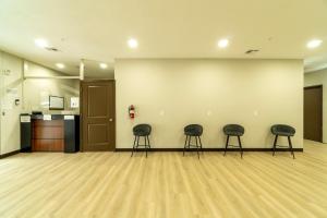 three black chairs in a room with a kitchen at Efficiency De Luxe Sulphur Near Lake Charles I 10 in Sulphur