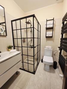 Et badeværelse på Silent Retreat, Boutique Suite inside Monastery