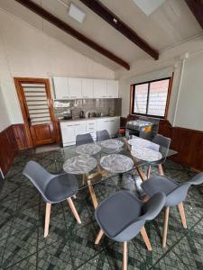 a kitchen with a table and chairs in a room at Casa Maya Modern central and pet friendly in Futaleufú