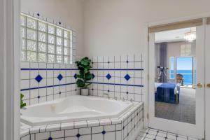 Phòng tắm tại Driftwood Retreat