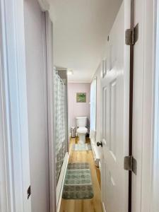 Et badeværelse på South Kingston Serenity