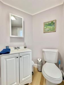 Et badeværelse på South Kingston Serenity + 16 billeder