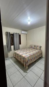 a bedroom with a bed in a room at Casa Japaratinga in Japaratinga