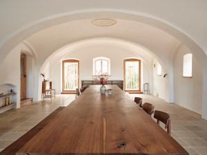 a large dining room with a large wooden table at Denharten in Tann