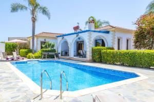 een zwembad voor een huis bij Villa Elissa by Villa Plus in Polis Chrysochous