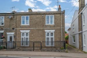 a brick house with white windows and a fence at 3 Bed in Woodbridge oc-tst in Melton