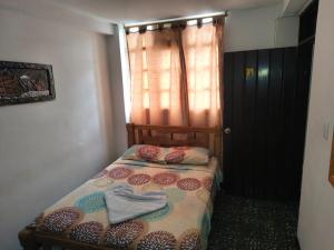 a bedroom with a bed with two towels on it at Hotel Escocia in Estación El Salto +7 photos