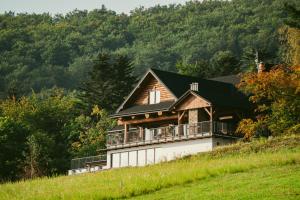 a house on the side of a hill at Dom z bali - Serafinówka in Tęgoborze