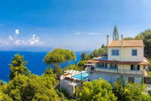 an image of a house with the ocean in the background at Villa Nefeli in Apergátika