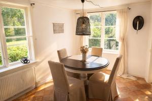 Billede fra billedgalleriet på Vallevägen Country Retreat - Private Pond, Fireplace & Nature  + 29 billeder