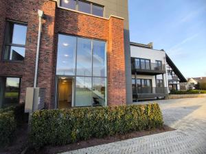 a brick building with a large glass window at SeeZeitApartments Whg 4 in Lembruch