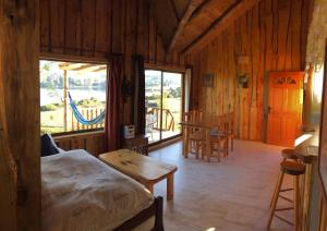 Postel nebo postele na pokoji v ubytování Antuquelen Lodge Cabañas
