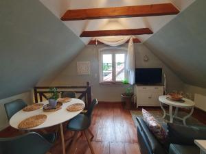 a living room with a table and chairs at Santa Maria in Ferdinandshof