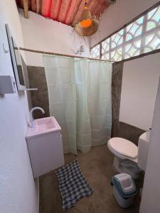a bathroom with a toilet and a sink at Pura Vida Hostel e Pousada - Boipeba in Ilha de Boipeba