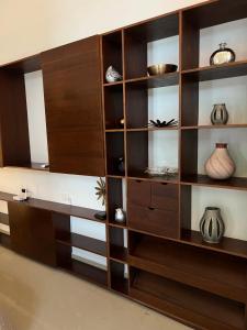 a large wooden book shelf in a room at Hotelito DELI in Mérida