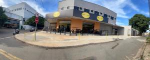 a building with a restaurant on the side of a street at Pousada frente Hecad e leilomaster in Goiânia