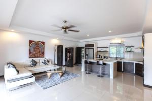 Gallery image of Noksawan Villa by G Estate in Rawai Beach