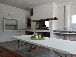 a kitchen with a white table and an oven at Los Talitas in Villa Parque Siquiman