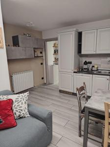 a living room with a couch and a table and a kitchen at Lika in Livigno