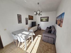 a living room with a table and a couch at Casa Prainha da Luz in Luz