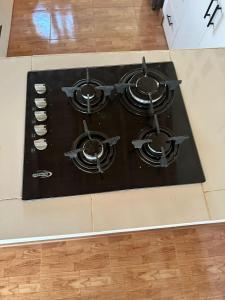 a stove top with four burners on a counter at Casa Vichayito - Los Órganos in Los Órganos +7 photos