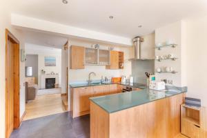 Kuchyň nebo kuchyňský kout v ubytování Puffin Cottage, Bamburgh