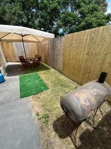 a backyard with a fence and an umbrella at Moramay 2 in Punta del Este