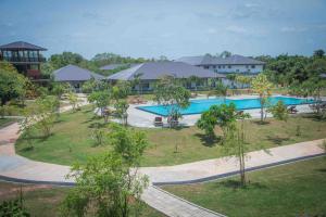 Sungreen Resort veya yakınında bir havuz manzarası