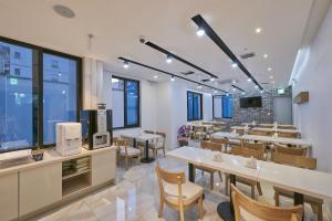 Restorāns vai citas vietas, kur ieturēt maltīti, naktsmītnē Dubai Hotel