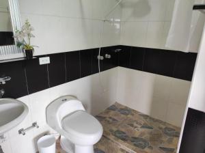 a bathroom with a toilet and a sink at Finca Villa Lake in Horizonte +18 photos