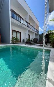 a swimming pool in front of a house at Toca do Lobo in Pipa