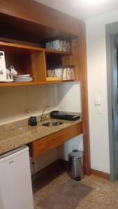a kitchen with a sink and a counter top at Lindo flat Grand Mercoure triplo in Brasília