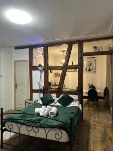 a bedroom with a bed with a green comforter at Apparemment Gütenberg-Cathedrale in Strasbourg