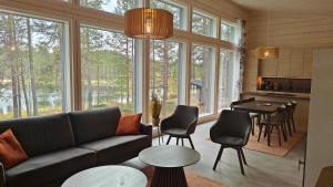 a living room with a couch and a table with chairs at Hakoranta in Ruka