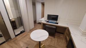 a room with a desk with a computer on it at Hotel Label Seongnam in Seongnam +26 photos