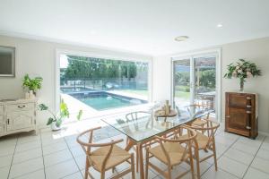 Swimmingpoolen hos eller tæt på Regand Retreat - Pool, Luxurious Family Home