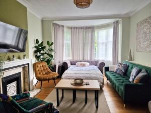 a living room with a bed and a couch at Spacious Modern 3 Bed Apartment in Hendon NW4 in Colindale