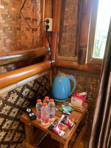 a table with bottles of water and a teapot at D Cottage Sabin in Punten