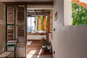 a hallway of a house with an open door at Villa Rose Barth Location de Chambre in Saint-Louis