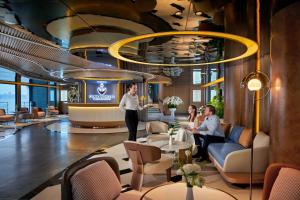 Gæster der bor på Private Cruise Ha Long Bay - Bai Tu Long Bay