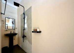 Et badeværelse på Pelican Ahangama + 12 billeder