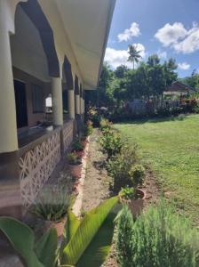 A garden outside Dream Big Accommodation