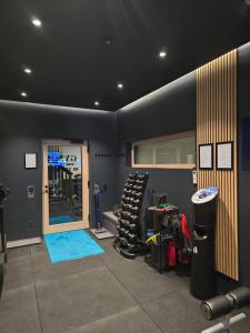 a room with a gym with a bunch of equipment at MM-Apartments Hainfeld in Hainfeld