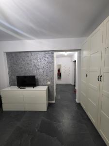 a room with a white desk with a computer on it at Apart 1 Dragonul Rosu - Spital Fundeni in Dobroeşti
