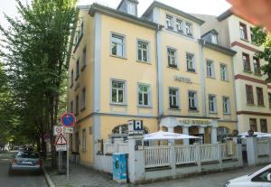 Budova, kde se aparthotel nachází + 11 fotografií