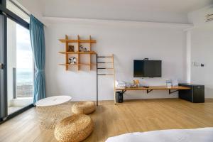 a living room with a desk and a television at 海宅日記民宿 in Magong