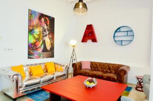 Ein Sitzbereich in der Unterkunft The Zentral Arenal Suites